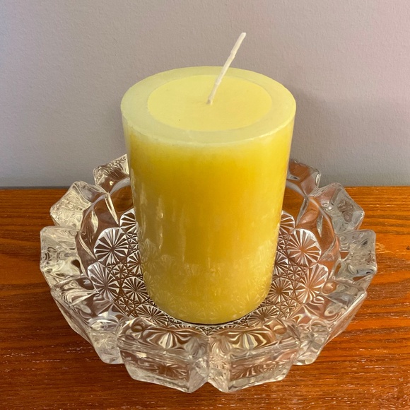 Vintage Heavy Glass Ashtray or Bowl with Candle - Starburst Daisy Pattern - Picture 3 of 14